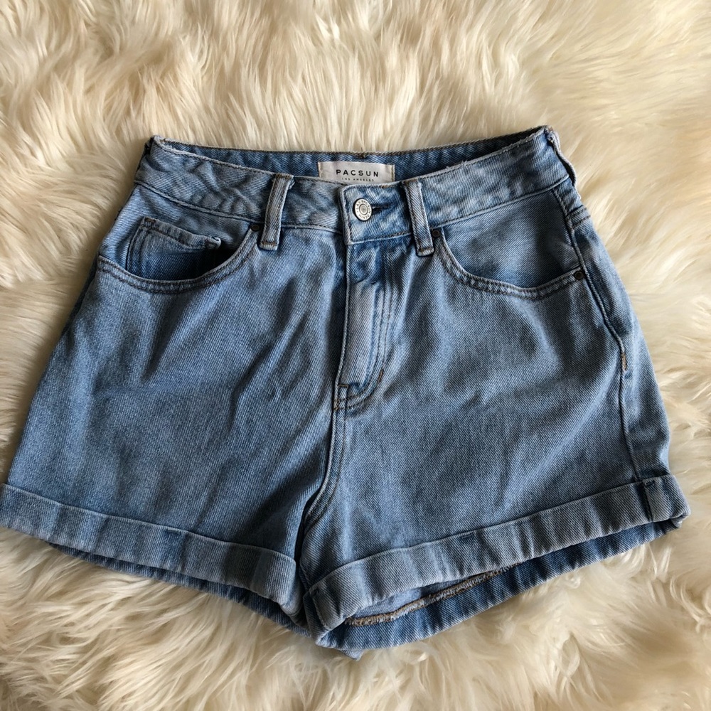 PacSun “Mom short” shorts